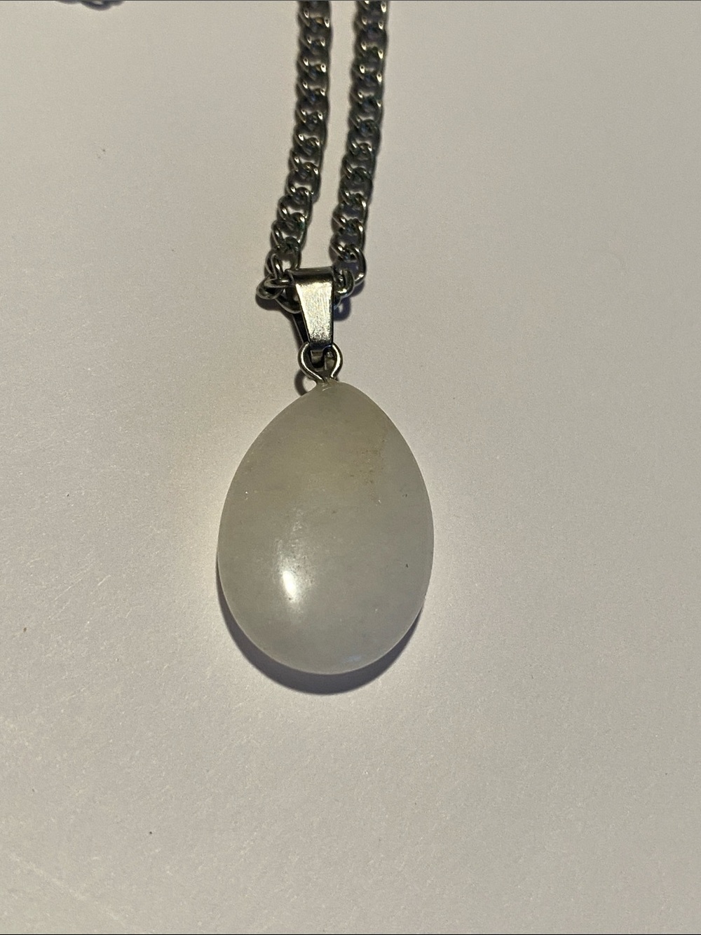 Vintage White Teardrop Pendant Necklace